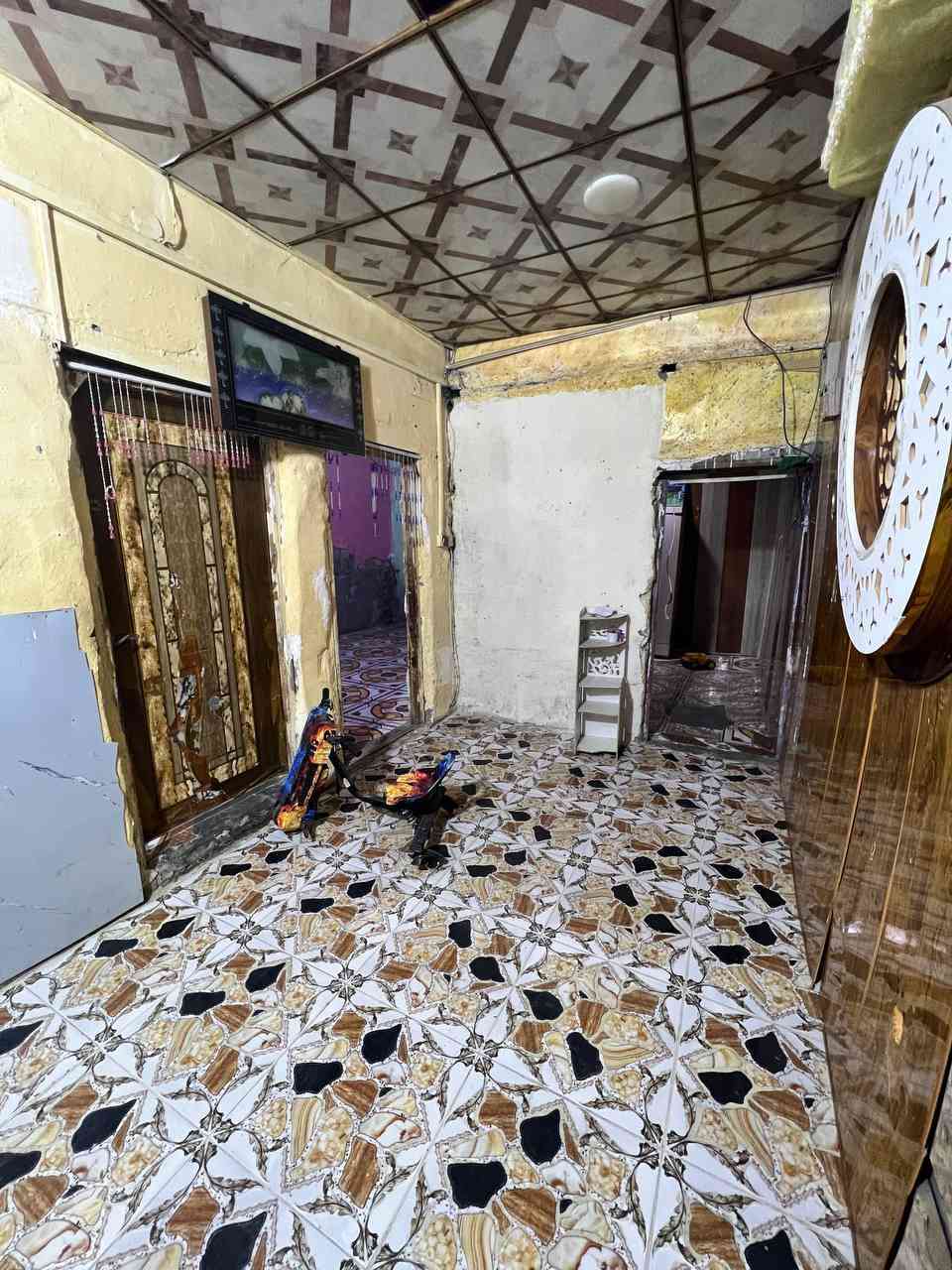 السلام عليكم يتوفر بيت حواسم في الجمعيات قرب الضريبه مساحته ١٣٠ متر بي 3 غرف ومطبخ خارجي سعره ١١ وبي مجال بسيط لليشتري 
***********
#عقارات #عقار #البصرة #بصره
