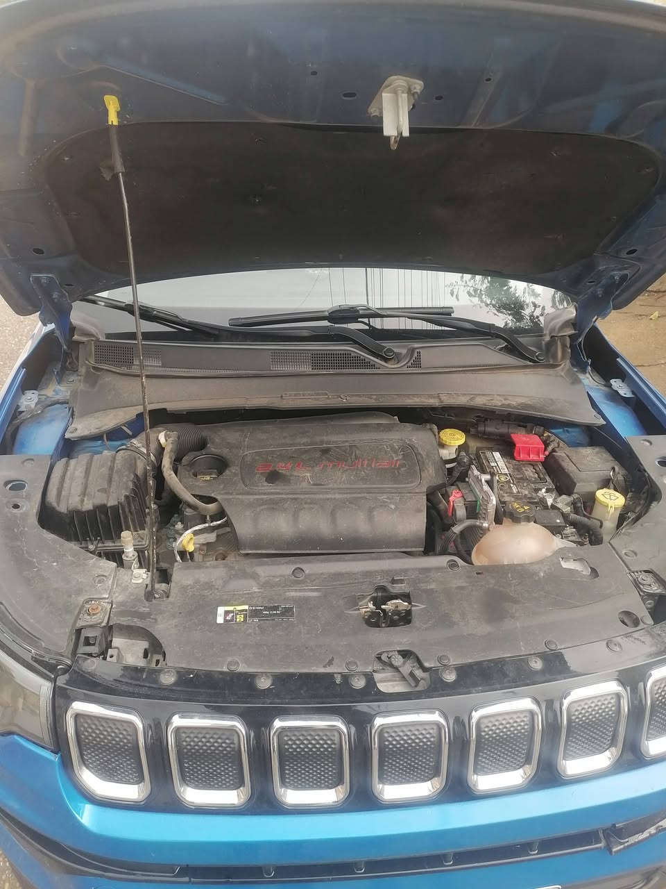 سلام عليكم سياره جيب كومباس موديل 2022 فوال موصفات ضرر ثلاثه قطع بدون دواخل بيع ومراوس حسب القناعة عنواني كركوك رقم تلفون ***********
