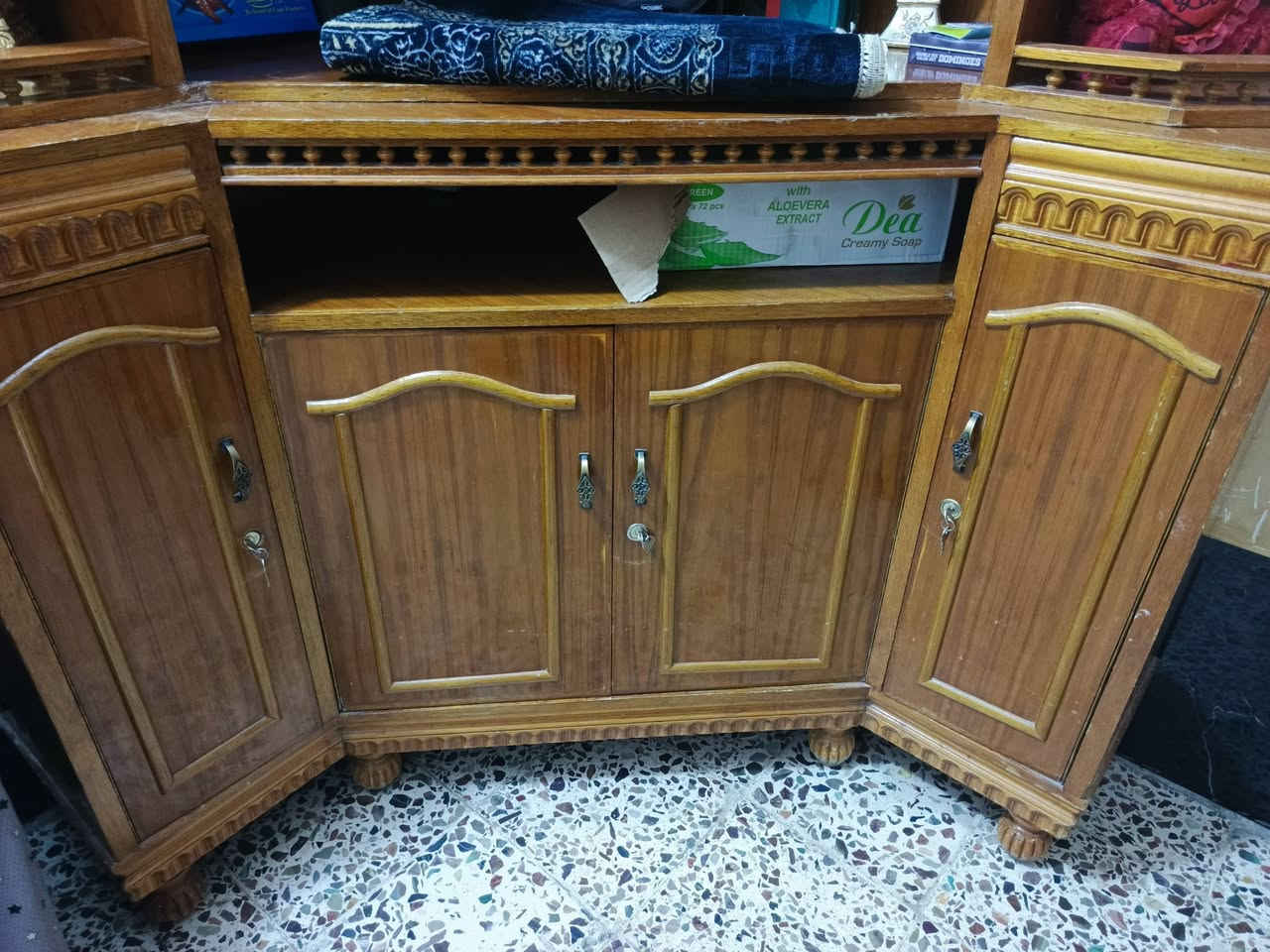 السلام عليكم متاح معرض شغل درجه اولى السعر 200 المكان هيت***********
