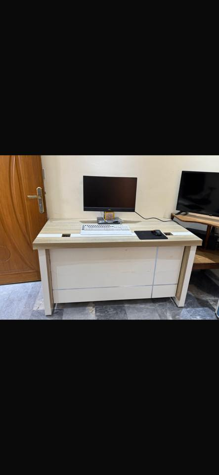 أغراض مكتب للبيع 
للتواصل ***********
