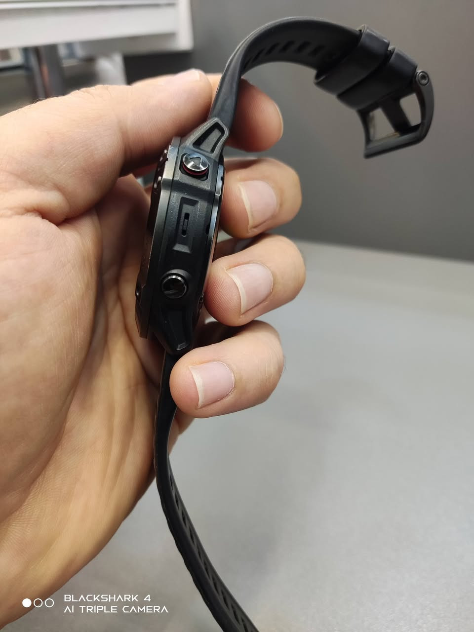 garmin fenix 6X pro
نضافة 90 /💯 
حجم 51 mm 
شحن 21 يوم كيبل شحن أصلي 
تدعم خرائط العراق للاستفسار ***********
