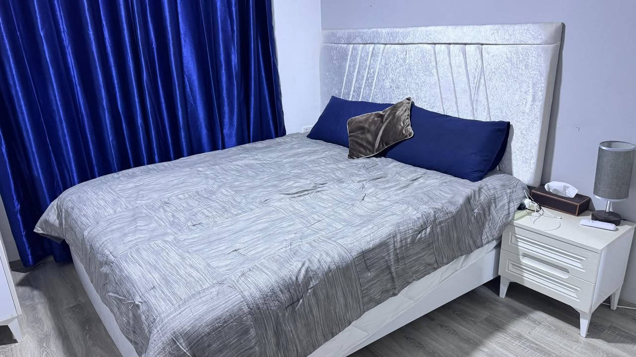 غرفة نوم مستعمل قليل وياها دوشك ستاندر نفرين ، اربيل
0751 158 5822
