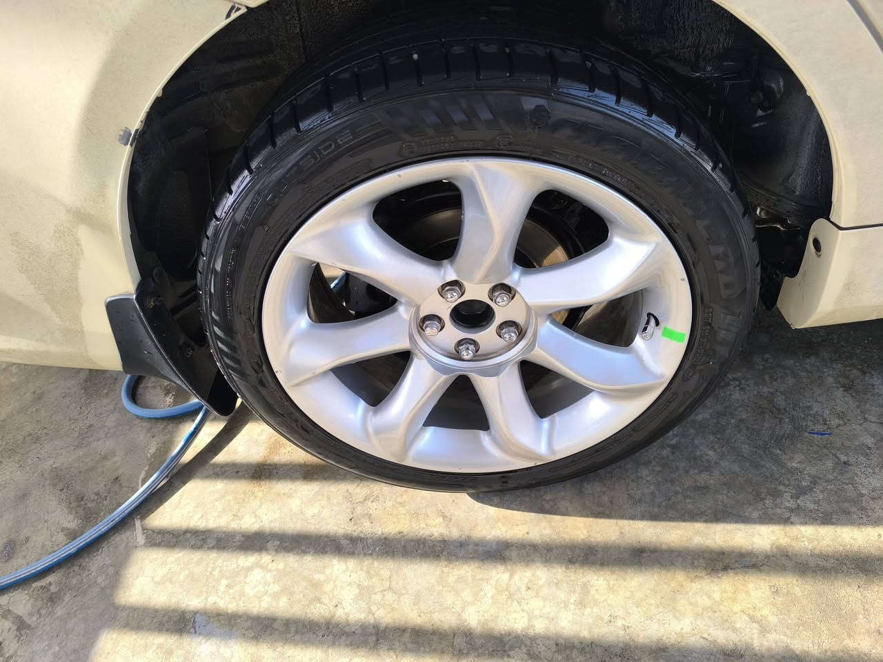 سلاو ریز بۆهەمو لایە بۆفرۆشتن یان گۆرینەوە بە عادی لەسلیمانیم لۆک لۆکە بیخواری بیتاقین بیبۆیاخ تایەویلی ئەسلی تایەکان لە 100/ 80 زیاتر پیوە ماوە قیاسی 17 یە ***********
***********
رەحمەت لیبیت مشتری نیت نەمن ئەزیت بە نەخۆت
