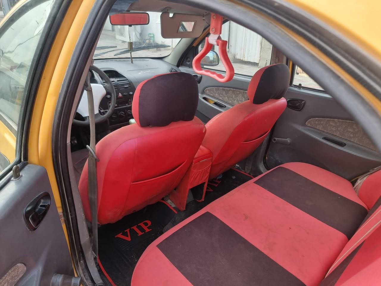 اللهم صل على محمد وال محمد
طيبه 2016
رقم كربلاء نكليزي باسمي والسنويه 2030 مصفرة هيئه وغرامات تحويل مباشر سيارة جاهزة كير ومكينه  تخم تاير بيها جاملغات اثنين واحد مصبوغ واحد مبدل
السعر  ٣٥ وبيهه مجال بسيط مكان سيارة كربلاء 
‎0772 410 5337
