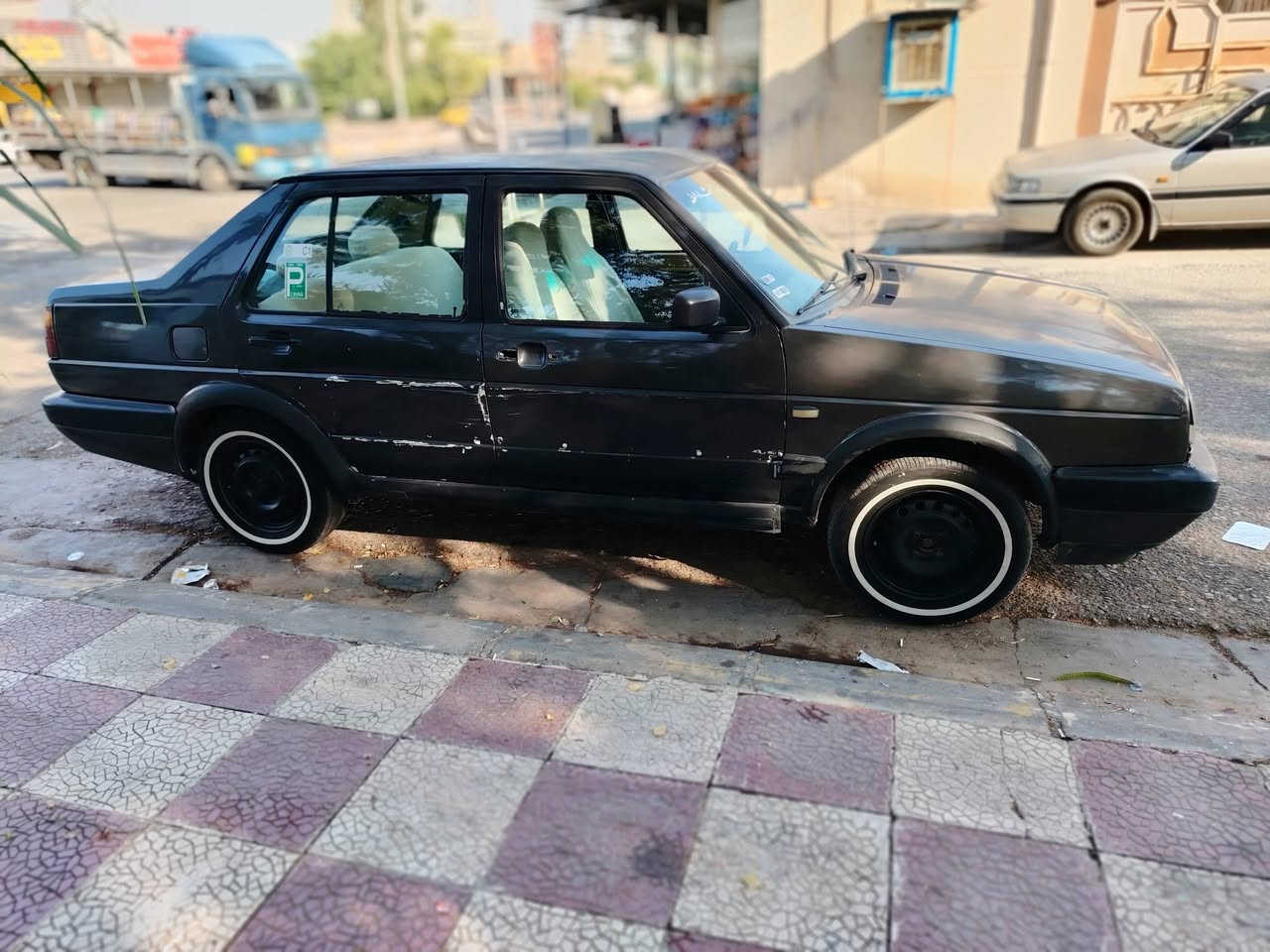 سلام عليكم للبيع فقط جيتا موديل 1991 رقم كركوك سنويه مامنتهي بعده باقي شرط التحويل سياره جاهزه كير اوتوماتيك كهربائيات كله شغال كل عيب مابي بس المحرك شويه بي بخار مكان كركوك حريه مكلف بل نشر ***********
