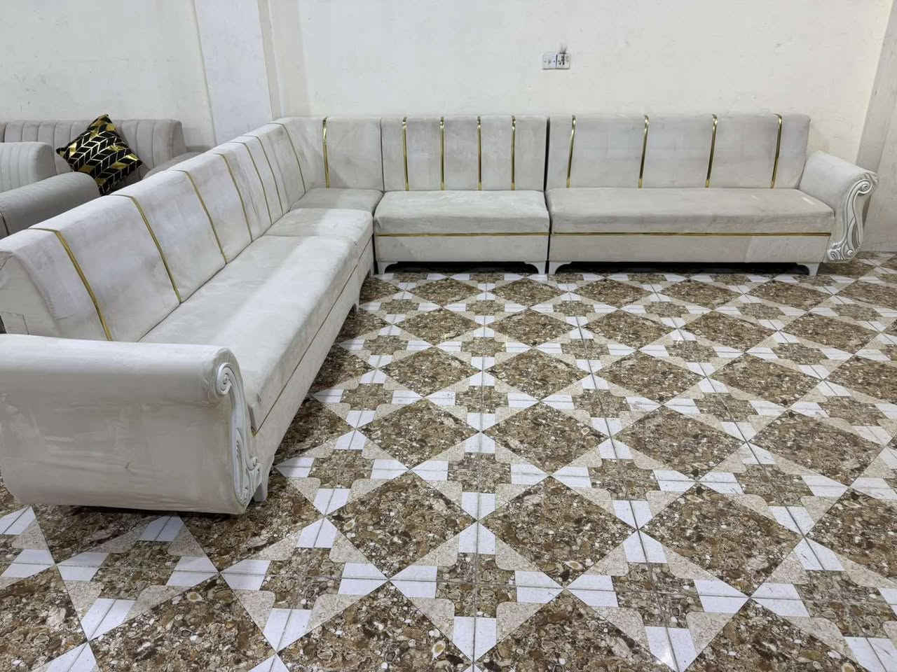 فروشتني خيرا مالي فةقير
سعري مناسب ١٧٠ هةزار
زور باكة بيعةيبة
١٠ نةفةريية
دةسكردة خسوسيية
***********
