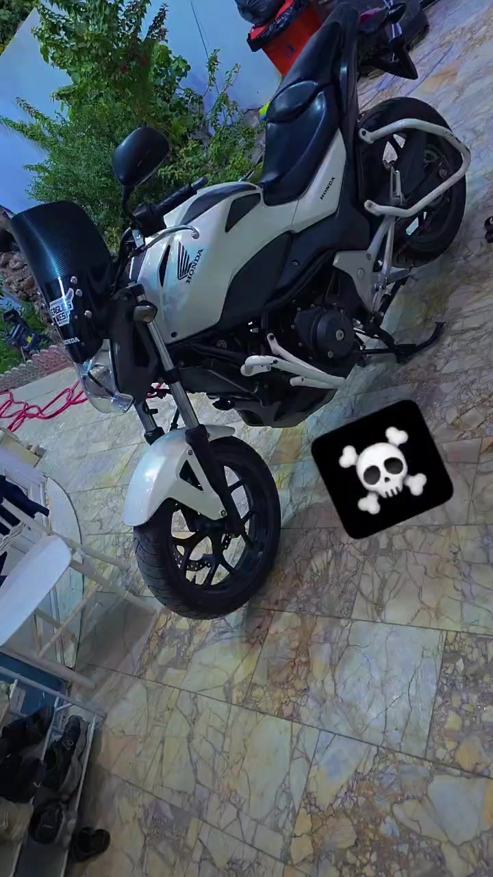 دراجه هوند sn700c دراجه رمبه نظيفه كلش بدون اوراق بيه وصل معرض سعر ٢٣ورقه عنوان كربلاء 
***********
