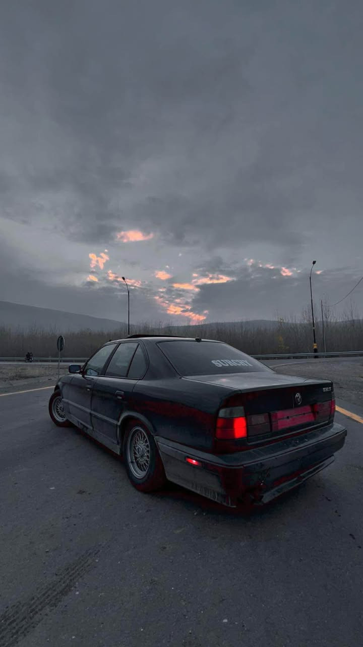 مۆدیل1995مەکینە525کەپس گێر ئۆتۆماتیک تەبریدەساردو گەرمە جام کاربایە دەبل ئێرباگ فول فول کوشن جلدە کوشن سپۆرتە بێ دەحمو لێدرانەئارم پلاسیتک سلێمانیە شوێن سۆران (***********) السليمانية, العراق
