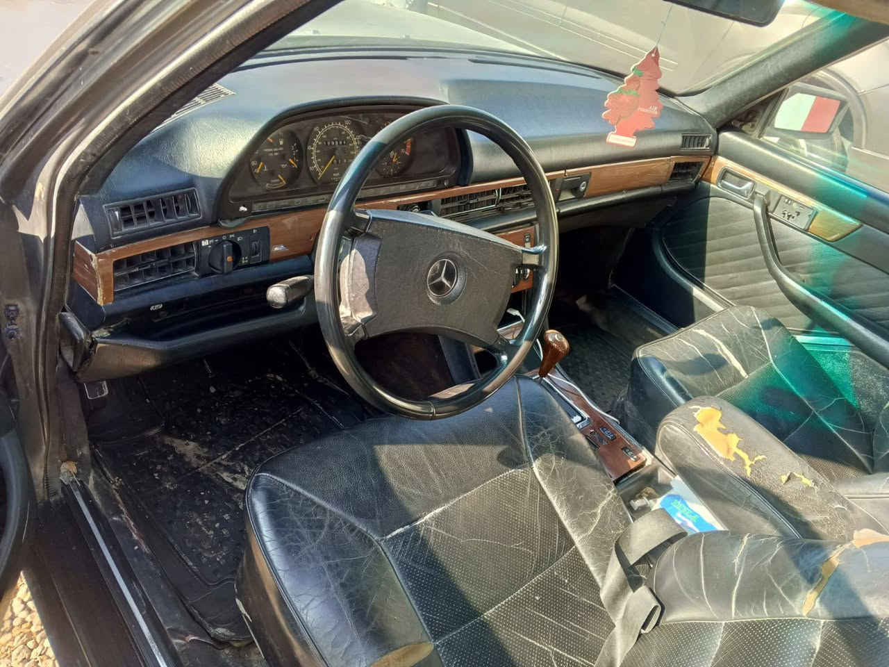 مارسدس جامبو راسي للبيع اوالمراوس حسب القناعه معمره جدي السياره تخم تاير حداديه جديده نقصه بس الصلايب مال الكاردن السياره بالنمره بيه طبه بيه شغله بسيطه كلش فقط الصلايب مال الكاردن لاستفسار اكثر اتصل  ع الرقم***********مكانه كربلاء طوريج
