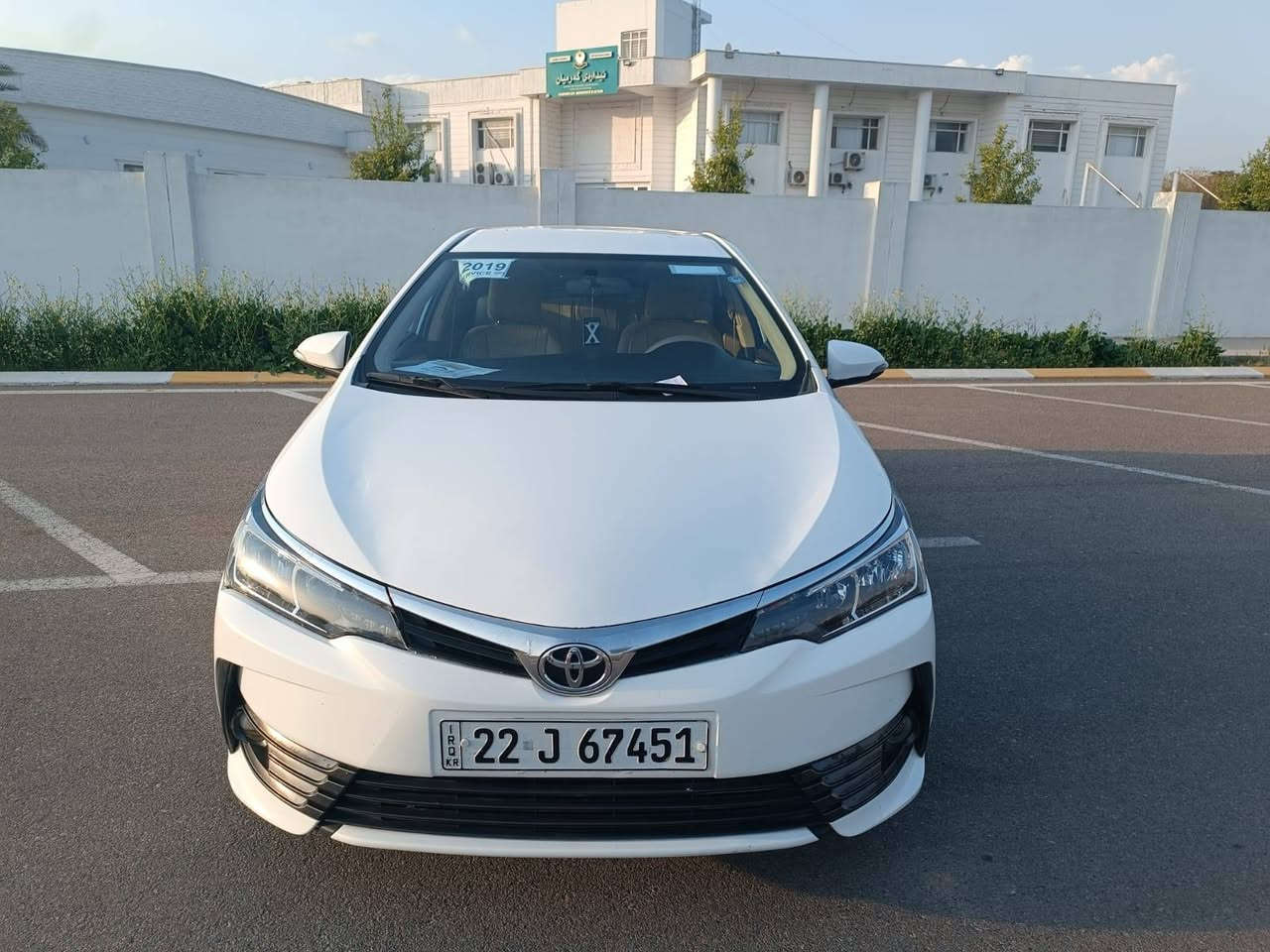 سلام عليكم كورلا موديل 2019 ياباني  خليجي لون ابيض ثلجي  مكفوله من الدعاميه الى الدعاميه تحكم استيرن جهتين مثبت سرعه اشاير بالمرأة مرايا كهربائي تبريد ثلج تدفئه شغاله سياره نظيفه ومال بيت  بيه شبرين صبغ في خشم البنيد بدون اي ضربه گير محرك مكفوله لا صرف ولا بخار ولا مفتوح بشرط محرك 1800 ماشيه 94 حقيقي اسبير شركه حداديه تايرات جديده اتصل *********** عنوان قضاء كلار محافظة سليمانيه
