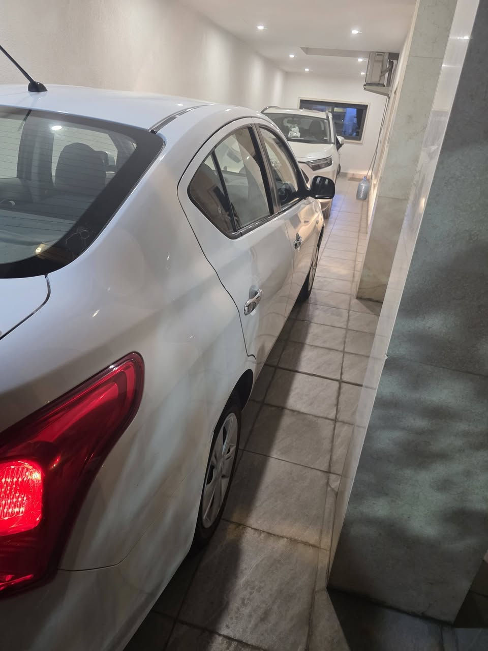 السلام عليكم
للبيع 

سني هندي 2019 سياره نظيفه 

ماشيه 60  الف 

تحويل ثاني يوم 

رقم سليمانية 

تبريد ثلج 

تخم تاير جديد 

بيها ضربه صغيره اقل الشبر 
بطارف الجاملغ تجي بارد 

سياره نظيفه جداً 

السعر 105 $

بيهه مجال بسيط
عنوان /بغداد العامرية 
للأستفسار ***********
