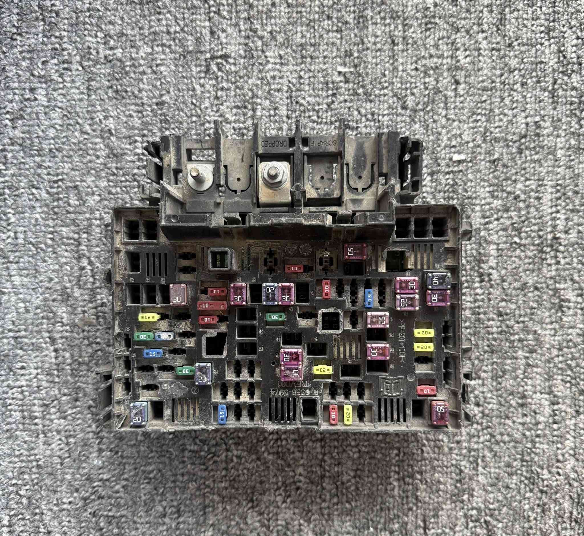 يتوفر قاعده فيوز و pcm كراند شيروكي
يوجد خدمة توصيل إلى جميع المحافظات


**إذا كنت صاحب هذا الإعلان وتريد حذفه لأي سبب، رجاءا أرسل رسالة إلى الدعم الفني**