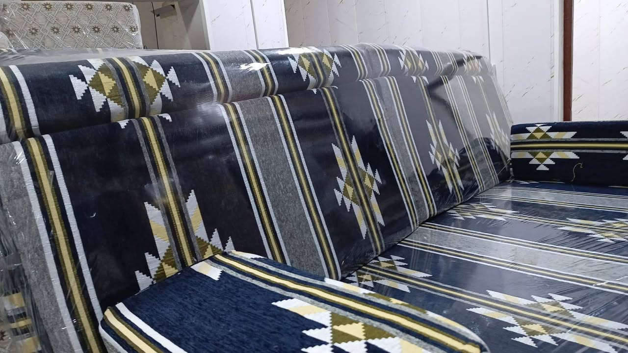 وفرنالكم جلسات عربيه الوان زاهية وموديلات راقية انت عليك تختار واحنه نوصللكم لحد الدار 
جلسه عربيه طول المندر مترين وعرض 70 سم مع تگیات ظهر عدد ثنين طول متر مع مساند يد عدد ثنين
لتواصل ع الرقم واتس
*********** معرض كرز *********** البصرة, العراق
