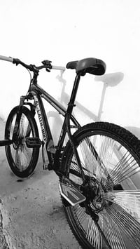 بسكل للبيع 100 وبي مجال الرقم 07763855726