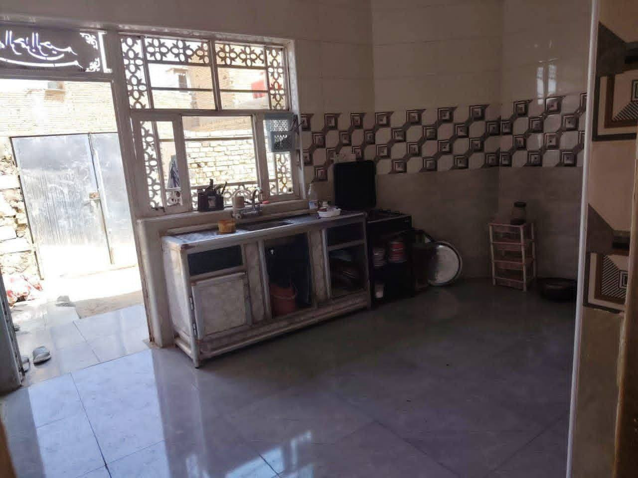 (عرض عقار للبيع)
1-المساحة 100متر ركن
2-البناء2025 رباط كونكريت 
3-الموقع شارع سالم مقابيل حسينية الحجة ابن الحسن العسكري 
4-استقبال -مطبخ -صالة -غرفة-منور-مجمع صحيات 
5-السعر 70 مليون مع المجال 
📞***********
