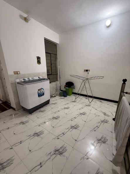 سلام عليكم بيت للبيع في الشعب خلف مطعم محمد الكردي مساحه 80واجهه 4نزال 20 تفاصيل البيت مدخلين طرمه استقبال حوالي مطبخ منور خدمات 3غرف نوم بناء البيت نقوشه تركي الارضيه مرمر بناء البيت دراجه اوله للاستفسار مكتب الشعب للعقاري بادره ابو ريحانه رقم الهاتف :***********
