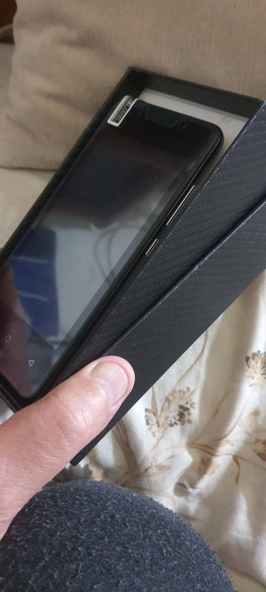 هذني ٦ تليفونات صيني مال امزون كلهن ب ٧٥ الف بلاش والله الي يريدهن يتواصل على الرقم *********** متكلي شنو مواصفات وهاي السوالف تره موبايل صيني مال امزون بس يشتغل أندرويد ويحمل برامج ودبل سيم كارت
