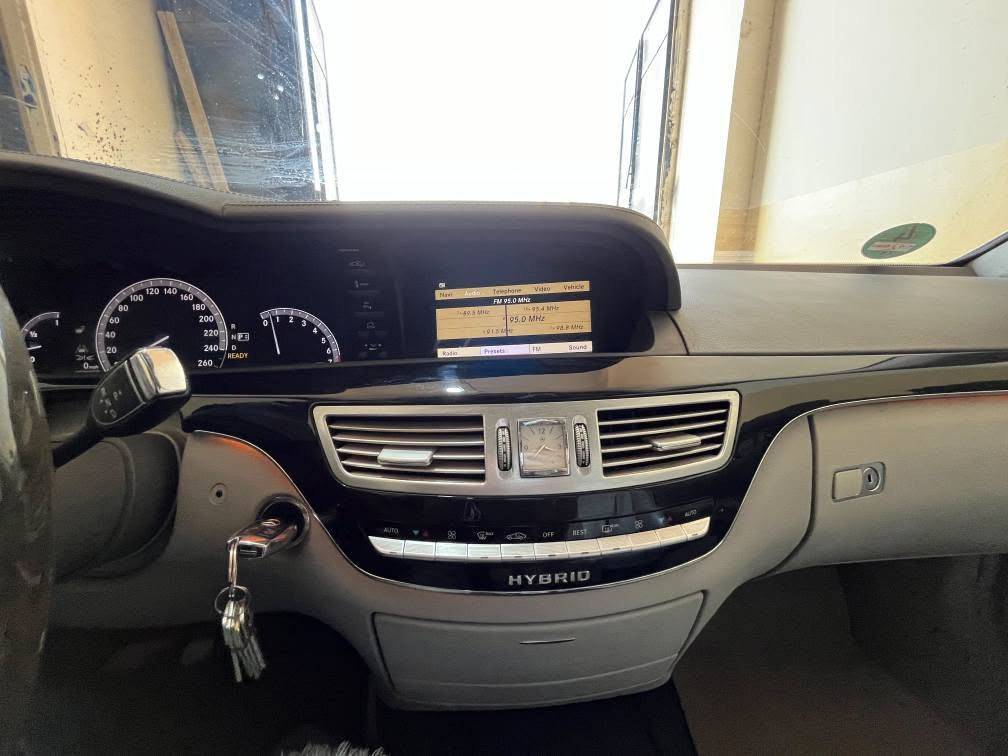 العربيه حاله مش موديل 
‏مرسيدس s400 موديل 2011 اعلي فئه هايبرد 
‏كل الكماليات شغاله بنسبة 100%
‏كانيت معاقين ولسه فكه حظر 
‏العربيه فابريكة بالكامل برا وجوه معاده مرمه في رفرف رشه استثماري 
‏عداد 145الف مشيت منهم 138 الف في المانيا 
‏رخصه سنتين 
‏معاينه العبور 
‏المطلوب 2مليون و600الف قابل للتفاوض البسيط وقت الجديه 
‏للتواصل 01050904396
‏وربنا يبارك لصاحب النصيب 
‏لي جروب الواتساب علشان يوصلك كل جديد 
‏https://chat.whatsapp.com/KrKHzvkDmWJ8jNDubo2fjB
‏ القاهرة, مصر


**إذا كنت صاحب هذا الإعلان وتريد حذفه لأي سبب، رجاءا أرسل رسالة إلى الدعم الفني**