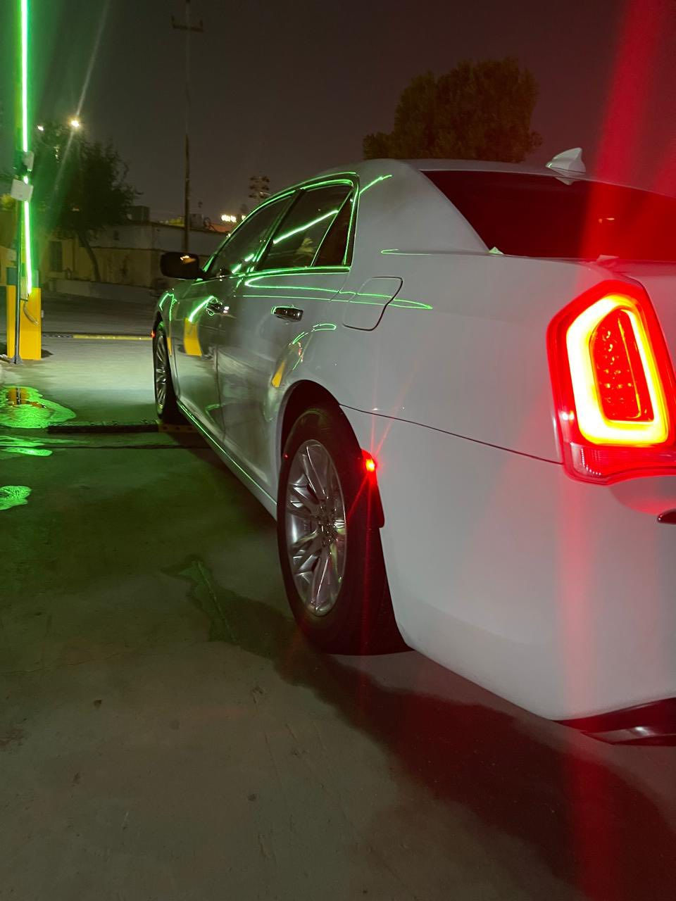 السلام عليكم 
اوباما مرمز 18 السياره c فول مواصفات بنوراما برده خلفيه تحكمات كشنات كهرباء لايت زنون السياره بأسمي  رقم بغداد الإنكليزي حادث جاملغ وبنيد فقط ***********
