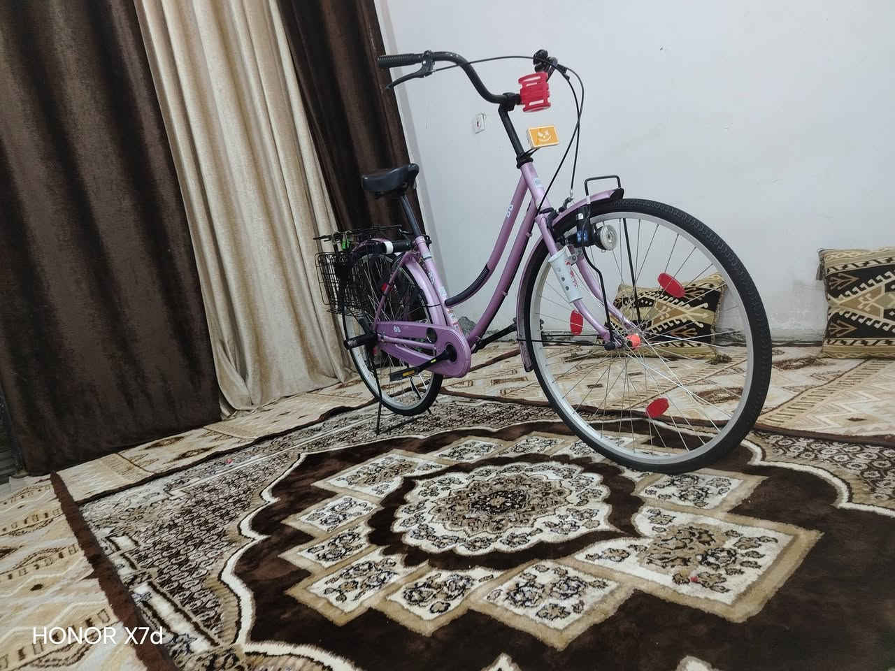 السلام عليكم بايسكل للبيع حجم 26 موديل 22 السعر 125 وبي مجال ***********

