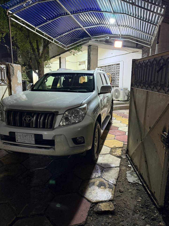 برادو  كويتي 2012 رقم بغداد انكليزي جديد باسمي
السيارة مكفولة من الصبغ والبارد والتبديل ماعدا الدعامية الامامية مصبوغة فقط 
فول مواصفات TXL 
6 سلندر 
دبل تانكي 
السيارة نظيفة ومابيها اي نقص 
مكان السيارة بغداد           ***********
