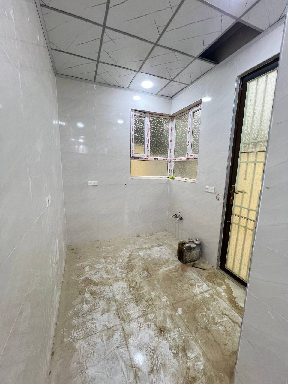 بيت للبيع في الموصل (حي التحرير ) قرب متوسطة المهدي 
زيرو البيت تسليم مفتاح فوري🔑
المساحة 100 متر طابقين الواجهة 5
سند ملك صرف طابو الزهور شرط التحويل 
الطابق الاول (غرفة + هول+ استقبال+ مطبخ + صحيات)
الطابق الثاني (ثلاثة غرف 3   + صحيات )
بناء درجة اولى✅
قريب من الشارع العام وسوق حي صدام
(قمنا بنشر فيديو + صور )
السعر مناسب 
اكتب تم يصلك السعر مباشرةً
***********
***********
