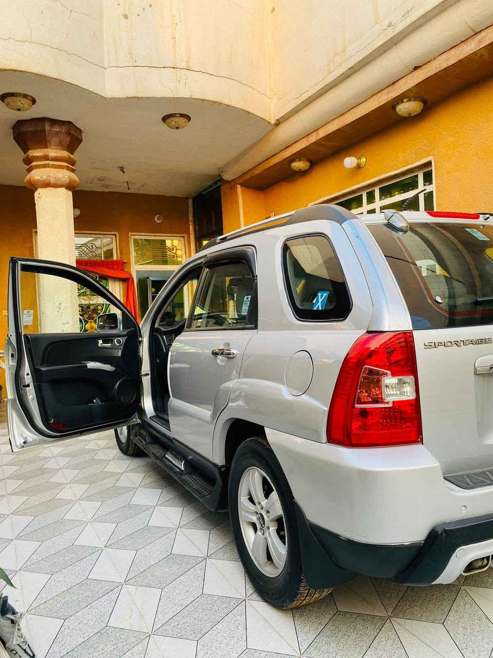 سلام عليكم سياره البيع سبورتج موديل 2008البيع سياره مكينه 2000كيرمكينه حداديه تخم تايرات تخم دوشمه كهربائيات باتري حساسات خلفية تحكم استيرن اربع دسك كشنات تدفئه زجاج سايق autoرقم انكليزي بغداد السياره مال جناي با سمي تحويل مباشر ***********
