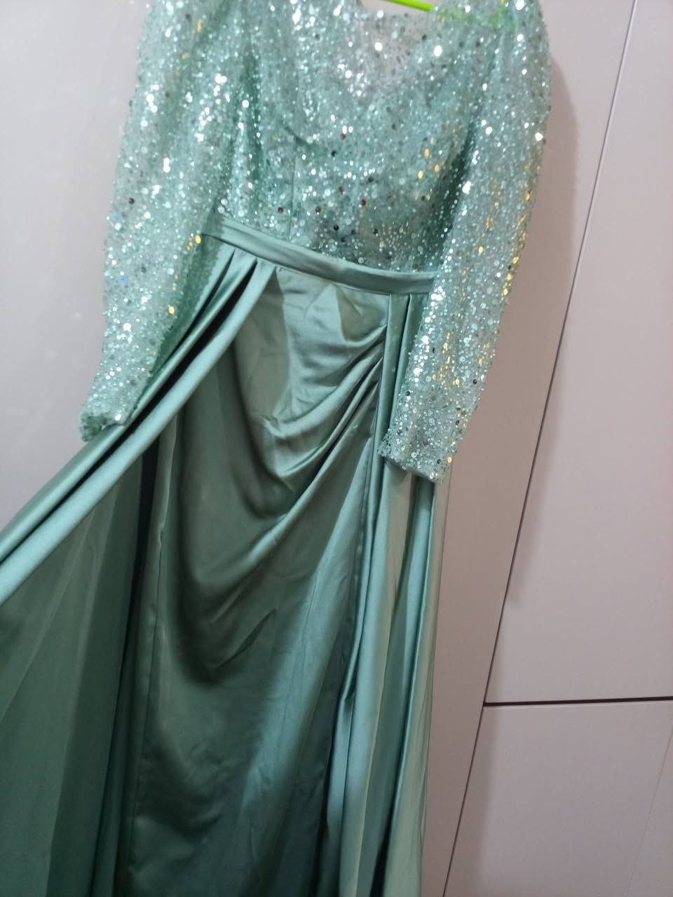 بنات هاذه فستان والله ما لابسته واريد ابيعه ما يصير عليه بس والله ما لابسته سعره 50 وبي مجال والله هاذه سعره لي شتريته لا مزوده ولا منقصه


**إذا كنت صاحب هذا الإعلان وتريد حذفه لأي سبب، رجاءا أرسل رسالة إلى الدعم الفني**