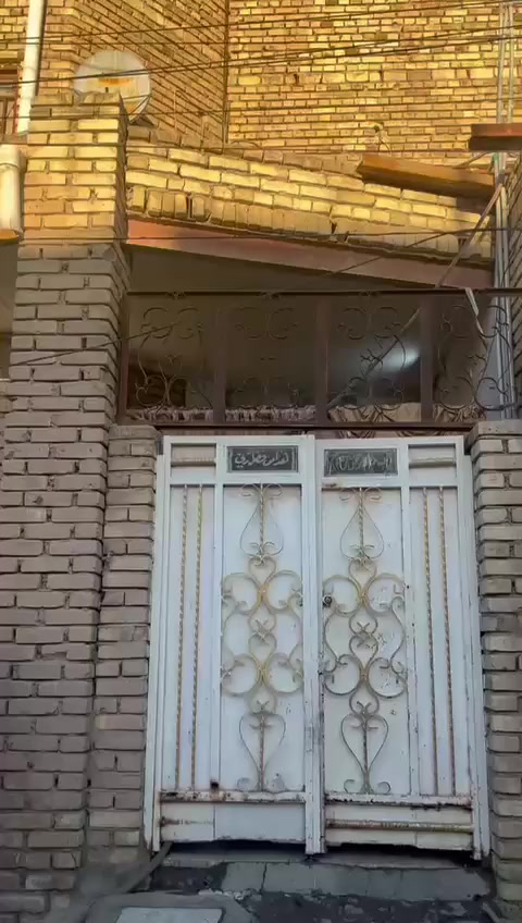 الدار للبيع
العنوان الماجديه قرب الكورنيش المساحه 120 
للاستفسار ***********
