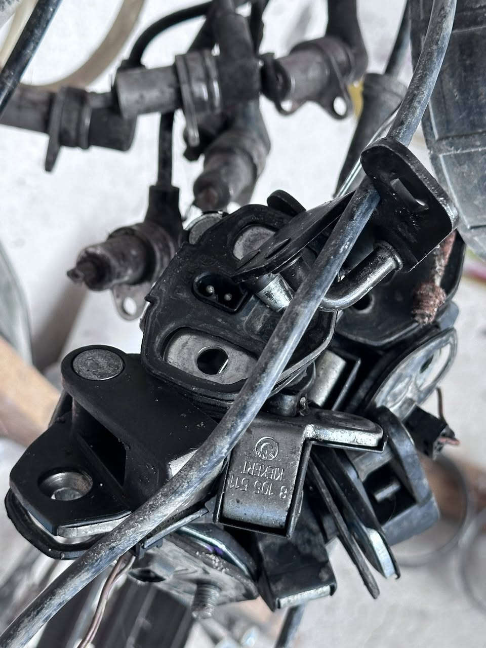 السلام عليكم. نوزلات 25 مسكر. مراوح f01 ومرارح. مارسيدس  عقل مكينه. 413 مسكر فانوس وهواي نواعم كله على الشرط.  مكاني بصره *********** توصيل موجود محافظات
