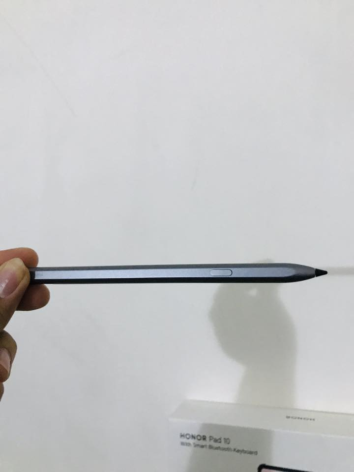السلام عليكم ايباد هونر 10باد للبيع جديد استعمال شهر بطارية 10100 شاحن 35 واط ذاكرة 256 يحتوي على كيبورد وقلم كتابه الجهاز نظيف كلش مابي شخط السعر 400 وبي مجال للتواصل ***********
