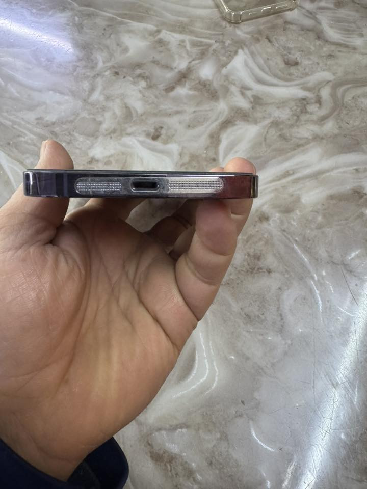 السلام عليكم ايفون 14 برو ماكس للبيع نضاقة 100/100 مستعجل عل بيعة شرق اوسط اصلي***********
