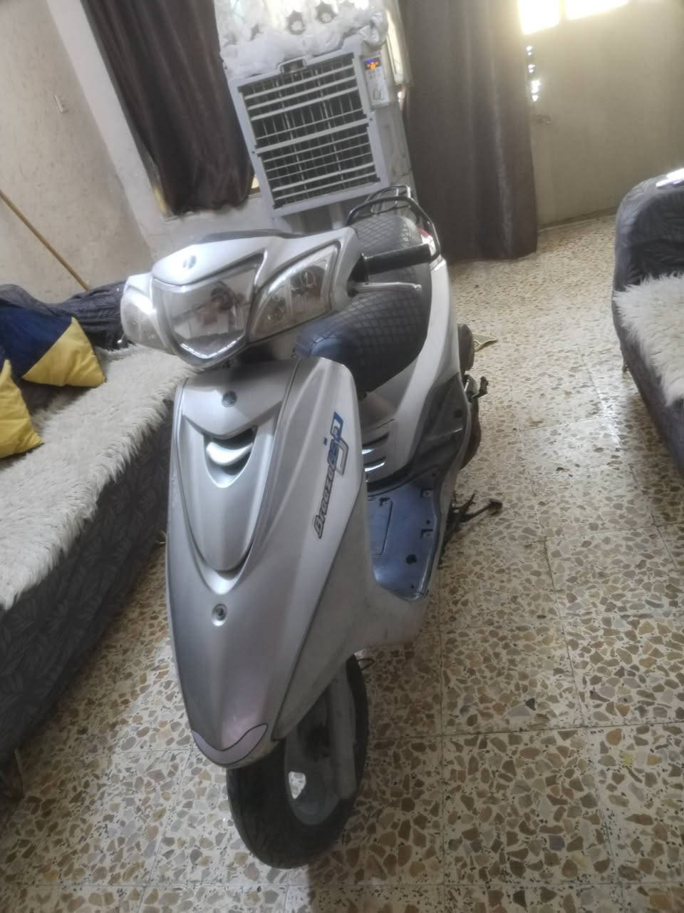 بريز ببغاء نوزل ياباني سكليتر خطين كله شغاله اي نقص مابيه نضافه فول دراجه جديده لوك السعر ٧٠٠ بغداد المشتل ***********
