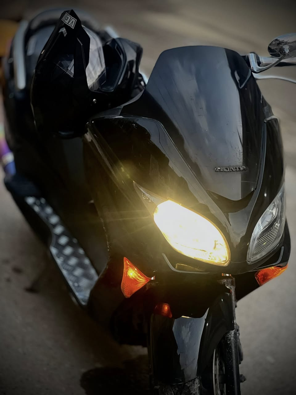 السلام عليكم ورحمة الله وبركاته
للبيع دراجة فورزا 09
📌 عميّة / كرستال

الدراجة مضبوطة 100%
❌ لا تبخير
❌ لا تنقيص
🔧 المكينه على الشرط

✨ المواصفات:
 • صالِنصه رياضي (صوت يخبل + بيها كاتم)
 • الصالِنصه  الأصلي موجود وياها
 • كلجات + قايش أصلي (مبدّل حديثاً)
 • شلعه ومعدل شرط

📍 تجي للبيت، تفحصها وإذا عجبتك تاخذها على راحتك
🛡️ (منفيس) أضمنها عشائرين وسرقة فقط

الدراجة مالتي خاصة، ما بيها أي نقص
جاهزة تمشي كبل للشارع مباشرة
📍 الموقع: بلديات – شارع المصرف
💰 السعر: 1400$ وبيه مجال حك جيه

📞 للتواصل: ***********
