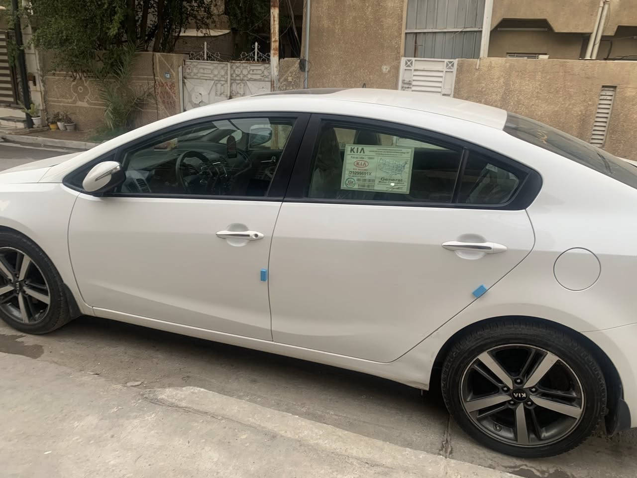 سلام عليكم سيراتو 2018 للبيع سيارة كفالة عامة من الصبغ بيها شكم قطعة بارد موضحة بل سونار رقم وهزة  وسنوية جديدة محرك سبورت 2000كير ومحرك كفالة السيارة سبيرها ما نازل
المواصفات 
فتحة سقف 
تحكمات ستيرن 
٣انضمة قيادة
مري شفط 
والباقي موصفات معروفة
السعر:138وبيها مجال
المكان الغزالية
الرقم ***********
