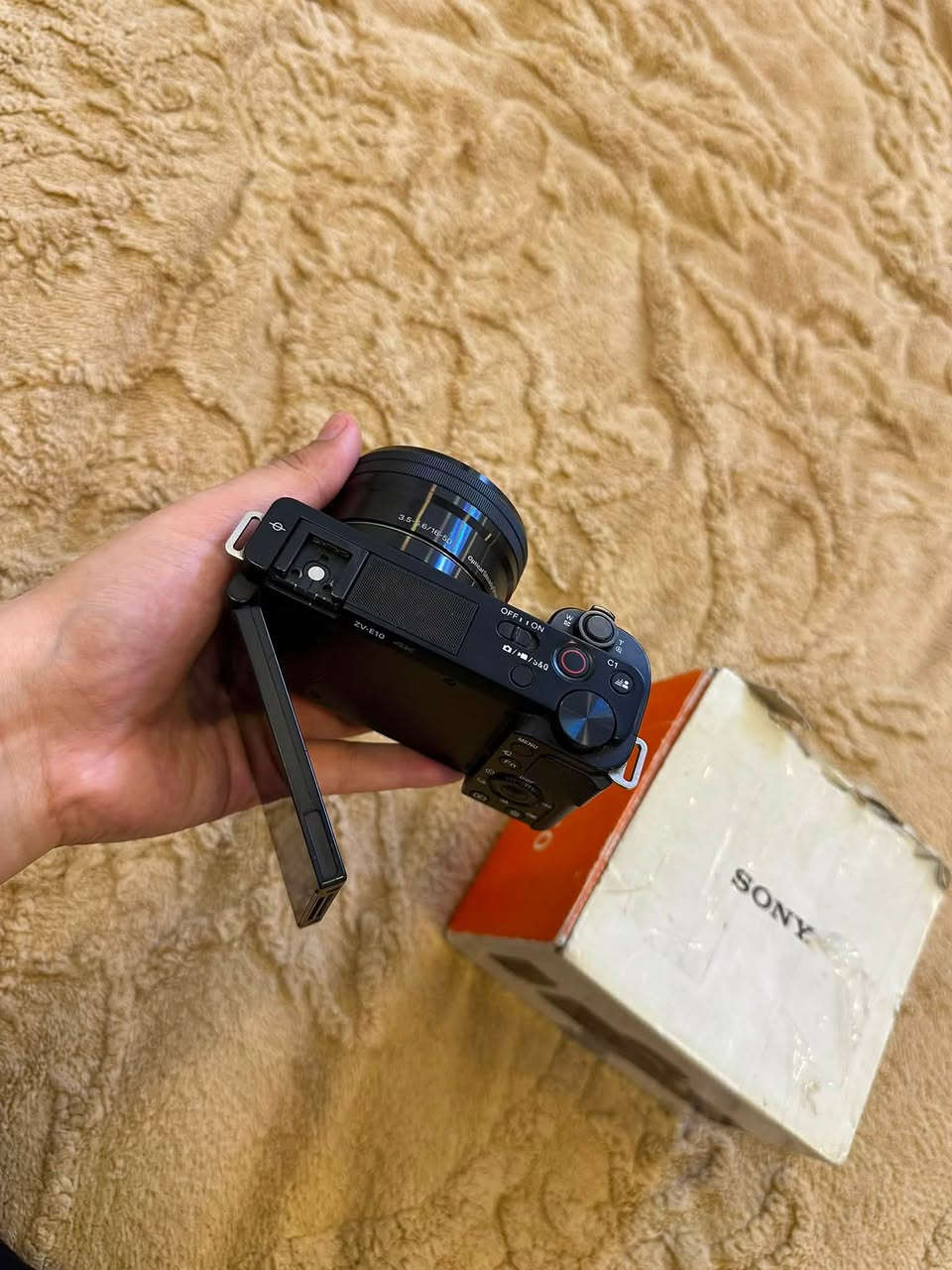 كاميرا سوني  zv-E10 نظيفة جدا استخدام قليل
الشتر 1 ألف 
مع كارتونة + عدسة 16-50 
بطارية عدد 2 
وملحقات المذكورة في الصورة المكان بغداد 
السعر خاص


**إذا كنت صاحب هذا الإعلان وتريد حذفه لأي سبب، رجاءا أرسل رسالة إلى الدعم الفني**