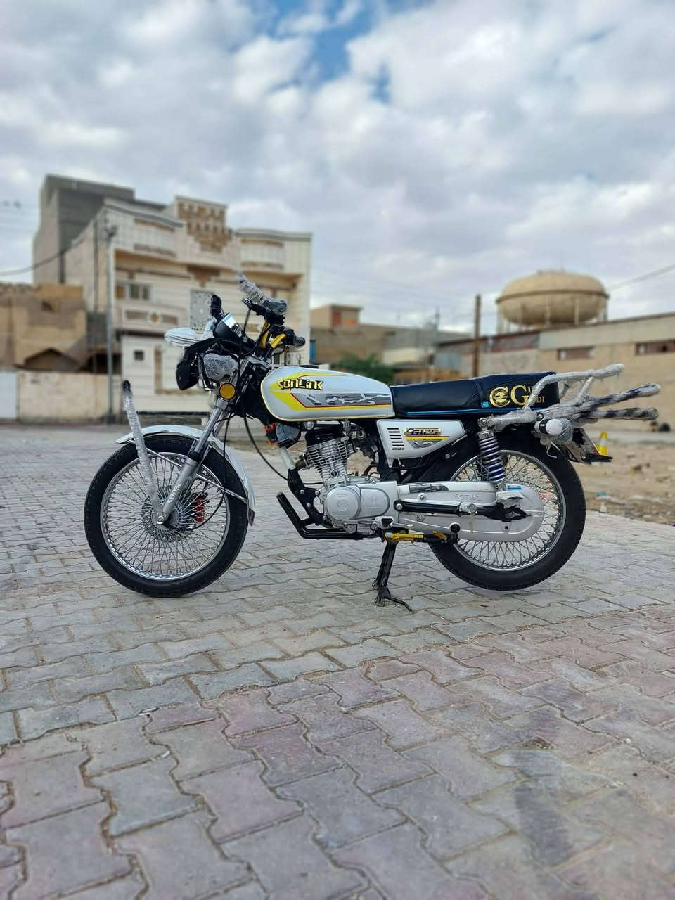 السلام عليكم شباب دراجة تايكر 24 فول ترتيب كاملة ما بيهة نقص شاشة عرض فيديو سكان رياضي عقل فصلة رياضي فول كاملة دراجة اي نقص ما بيهة دهن كلة امزويل ابدل الهة نضيفة مرتبة اوراق منفيس السعر 900 وبيهة مجال جماعة 800 لا تراسل والمو شراي ليخابرني ابد ***********رقمي واتساب
