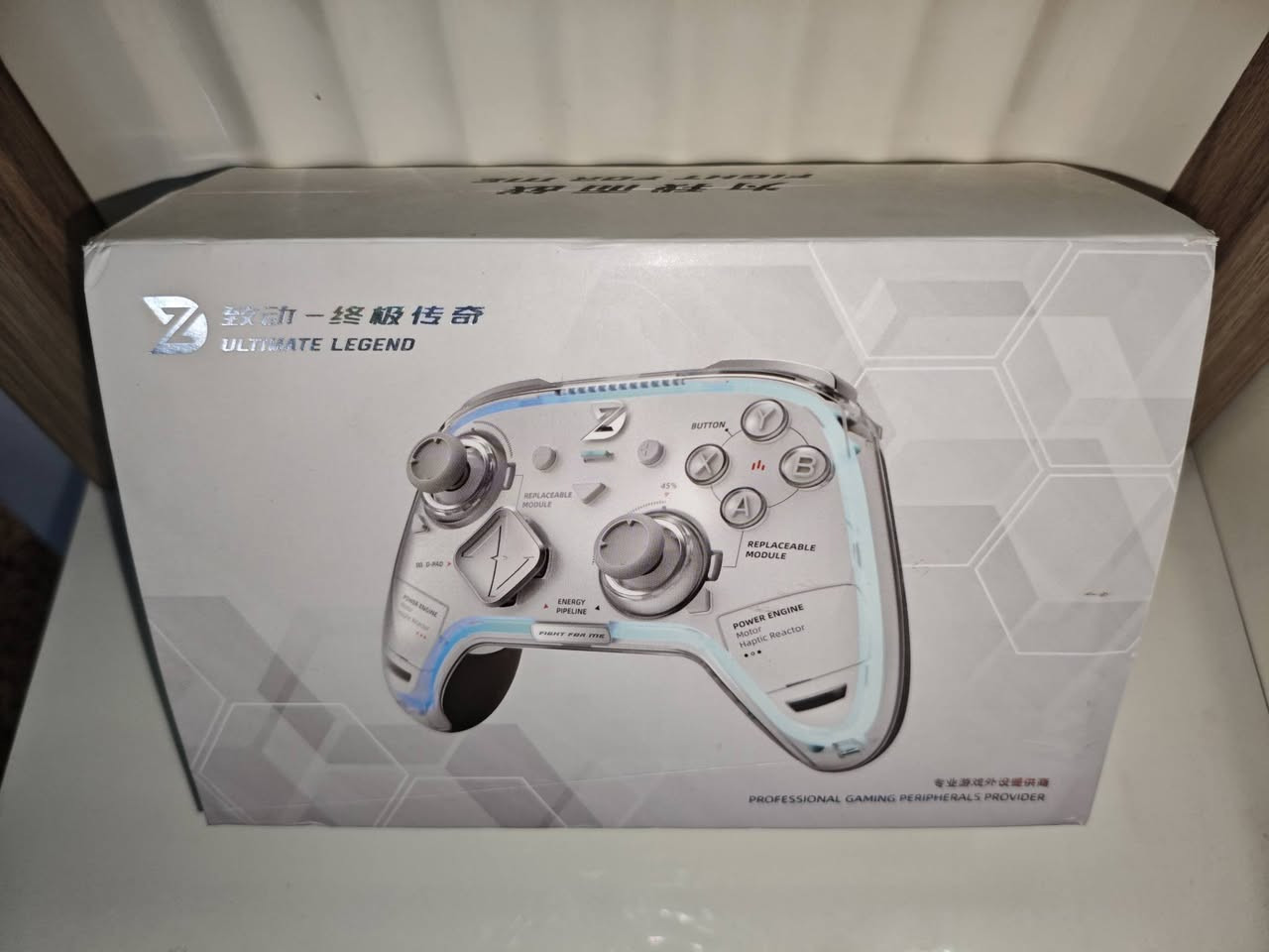 🎮 للبيع: يد تحكم الألعاب الاحترافية Ultimate Legend (موديل ZD-U28)
للبيع يد تحكم (جويستيك) احترافية بمواصفات عالية جداً وتصميم شفاف رهيب مع إضاءة RGB متغيره اكثر من لون مميزة، مناسبة جداً للاعبي الـ PC والموبايل والمنصات المختلفة 

نضفات الجوستك 100%100 بس مجرد مفتوحه من الكارتونه 

ملحقاته كامله مكمله مابيه اي نقص مثل ماموضح كدامك بصوره

جوستك غنيه عله التعريف 

السعر 55 بيها مجال بصيط

مكاني ابو غريب رقمي *********** وتساب يوجد توصيل لل مناطق المجاوره

