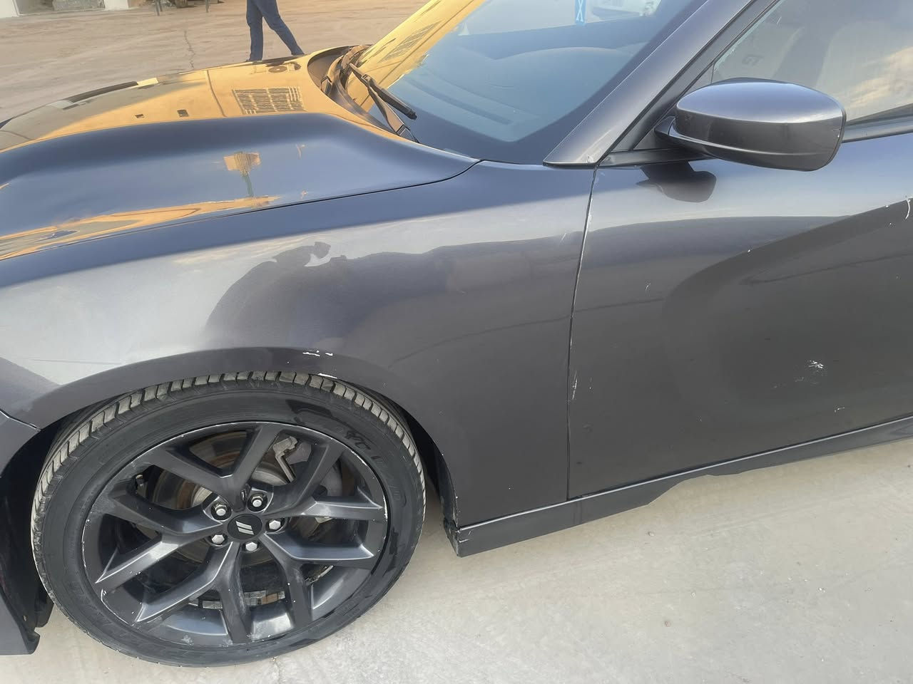 السلام عليكم 
جارجر GT موديل ٢٠٢٠ 
سعة المحرك 3600
ماشية 77 الف ميل
سيارة نظيفة بيها بعض الملاحظات مثل ما موضح بالصور
ايرباك مرجع سستم
العنوان ميسان
السعر ٢٠٥ 
رقم بغداد مشروع وطني 
للأستفسار ***********
