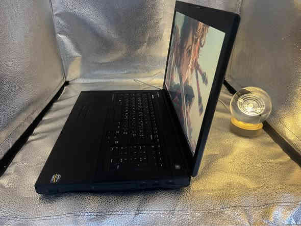 هاي النسخة كلش نادرة  
مثالية بمعنى الكلمة للناس الي تريد اداء  قوي بسعر مناسب 

🎯 *Dell Precision M6800 – محطة العمل المتكاملة*  

🧠 المعالج: Intel Core i7-4930MX  
⚡ الرام: 16GB DDR3  
💾 التخزين: 512GB SSD  
💽 مشغل أقراص DVD  
🎮 كرت شاشة: NVIDIA Quadro K5100M – 8GB  
📺 الشاشة: 17.3" FHD  

✅ يشغل:  
- برامج التصميم الهندسي الثقيلة (AutoCAD, SolidWorks)  
- برامج المونتاج والجرافيك (Premiere Pro, After Effects)  
- ألعاب قوية بدقة متوسطة إلى عالية  

جهاز مخصص للمهنيين واللي يريدون أداء قوي بسعر منطقي.

350 الف

اذا هاي ميزانيتك هاي احسن لابتوب ممكن تحصله والوحيد كارت شاشة ٨ كيكا خارجي k5100

اطلب الان  ***********
السعر غير قابل للتفاوض أربيل
