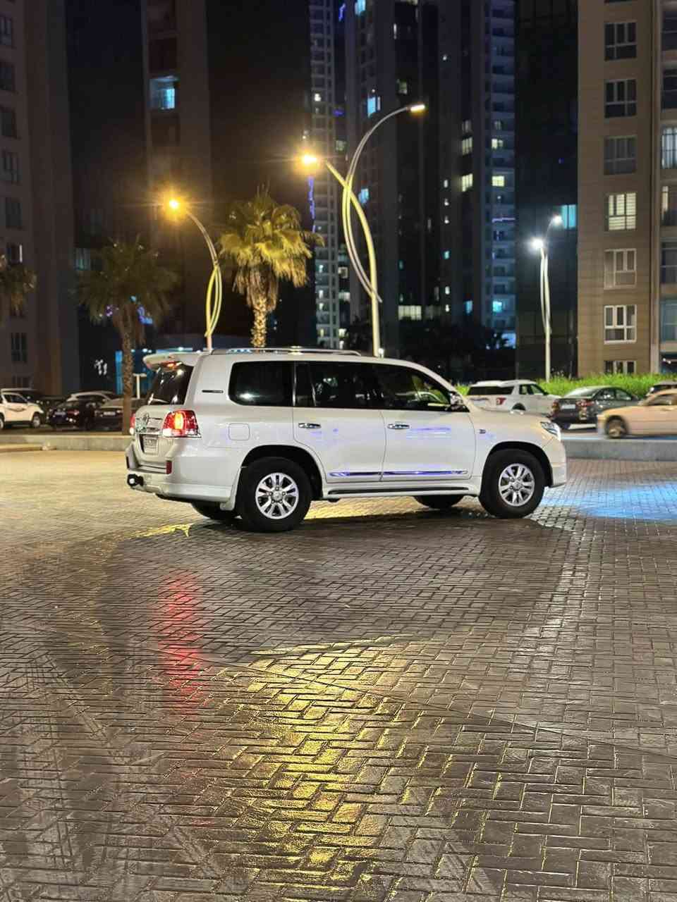 ‏Toyota Land Cruiser 
موديل 2011 مواصفات GXRi ستینی
 فوول فوول سلایت
…
حجم المحرك / V6 كبس ، جير و محرك بشرط
رقم اربيل/ سنوية و رقم جديد ، سيارة بأسمي
ماشي / فقط (١٦٥ ) الف كم سيارة  نظيف
سونر موجود
  تحويل  ، غرامة ، نفس اليوم
سعر 315ورقةم مجال
رقم موبايل 
واتساب ***********////
/***********
