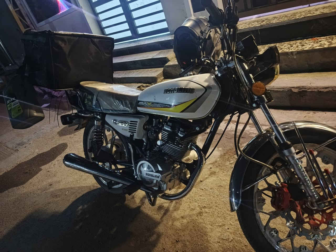 سلام عليكم دراجه سونك مديل 2025محرك 200cc دراجه جديده تجي وتشوفهه دراجه بصمه تشغيل عن بعد دراجه كامله شغل واطلع مناقصهه شي سعرهه 750 وبيهه مجال حك الجيه مكاني بغداد الحسينيه مال راشديه متواجد ع واتساب رقم ***********
