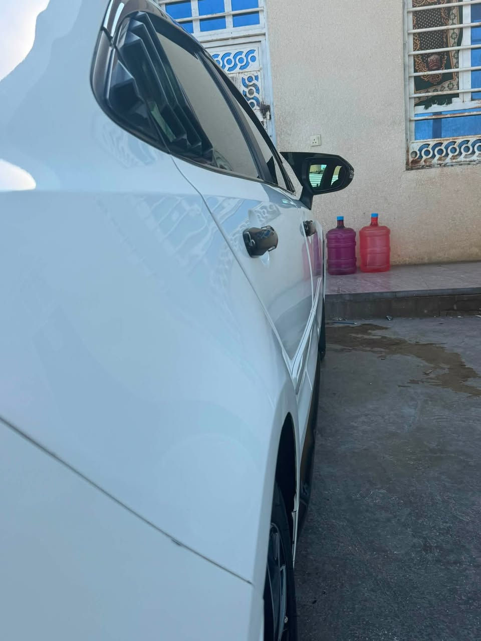 سلام عليكم كورلا SEوارد أمريكي موديل 24 بانزين فقط سياره حادثه كلش بسيط موضح أمامك بصور كير مكينه دواخل كفاله سياره فول عده الفتحه ماشيه ٨٠ الف 
سياره للبيع عارضه 157 وبيه مجال 
مكان سياره بغداد الطارميه 
***********
***********

