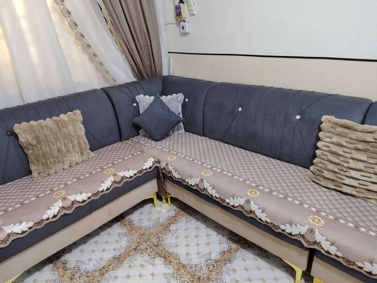 ديوان عدد 2 سعر الواحد 400 بي مجال 10 مقعد جديد واحد من الديوان مغيرين بل فصال مالته 
قنفات عدد 2 للبيع سعر القنفات 30
عنوان تحرير عمارات السكنيه


**إذا كنت صاحب هذا الإعلان وتريد حذفه لأي سبب، رجاءا أرسل رسالة إلى الدعم الفني**