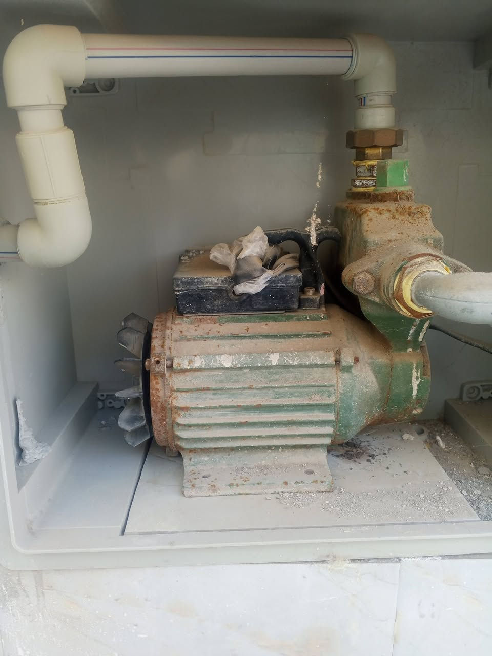 مقطوره 1000الف التر 

ماطور اصلي سعرهن 250قفل للتواصل ***********
