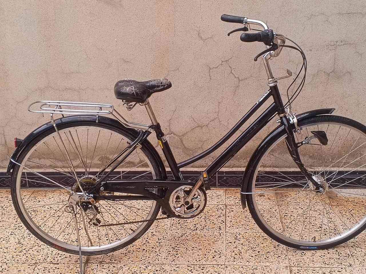 للبيع
بايسكل عبد الحليم 
موديل 2022
نوع شامون 
حساس 
مكينه شرط
حجم 27
لون اسود لاماعي 
جديد مال شحن 
عنون 
موصل 
حي سومر
سعر 
110 وبي مجال


**إذا كنت صاحب هذا الإعلان وتريد حذفه لأي سبب، رجاءا أرسل رسالة إلى الدعم الفني**