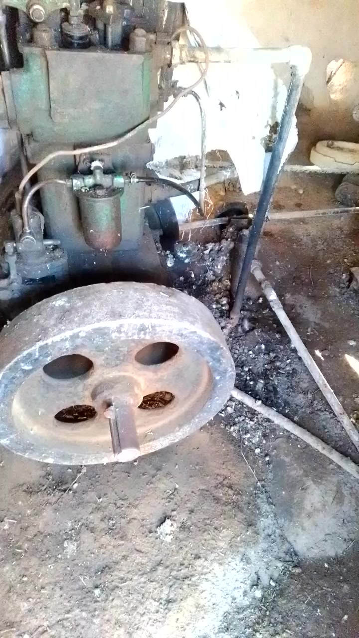 السلام وعليكم مواد للبيع اثمانيه المواد والدينمه ام العشره ونص وخلاه بل شراب من يوجد انتصال بل رقم.  ***********
