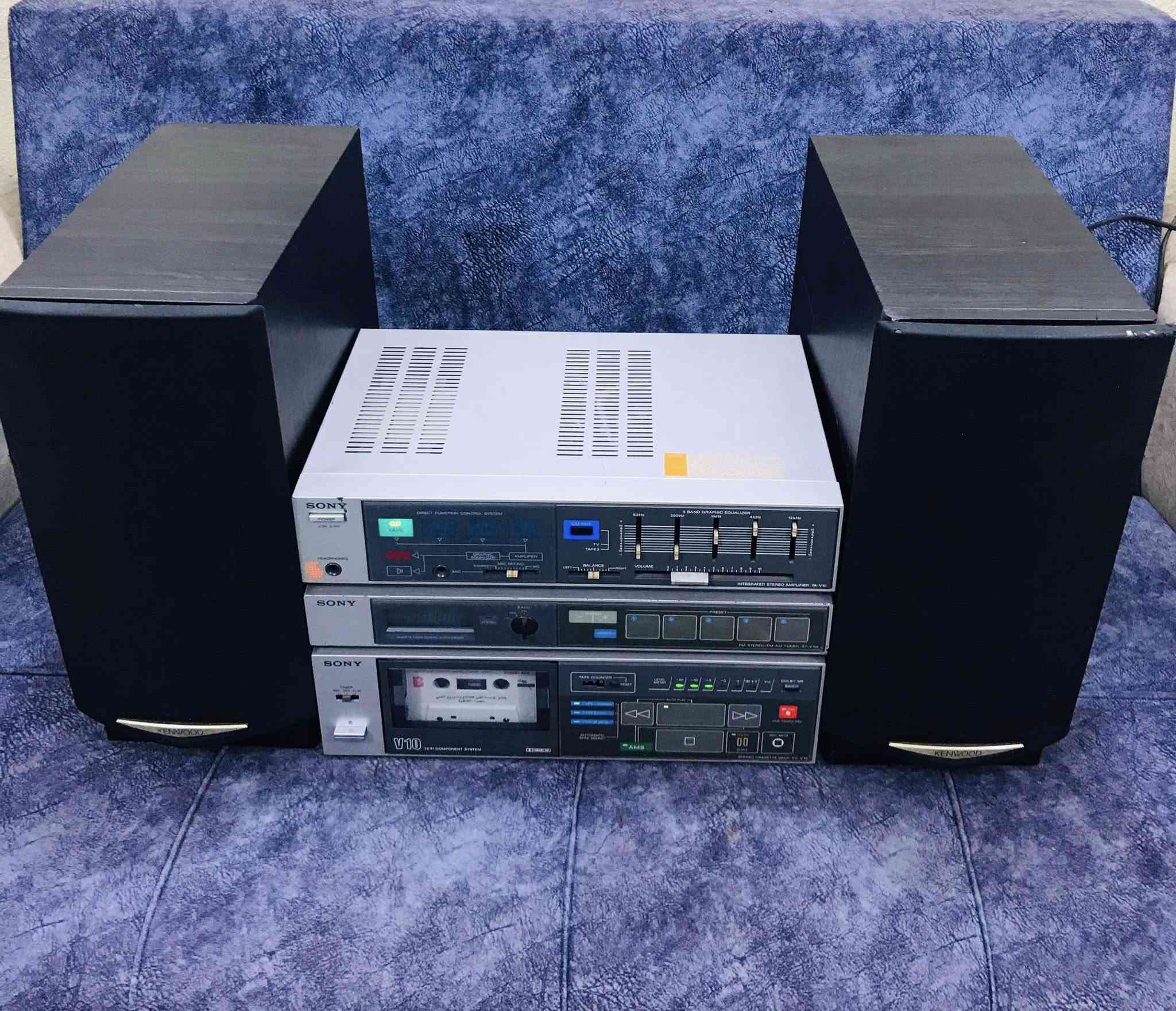 للبيع SONY 🇯🇵 🎻
دك كاسيت + راديو + امبلي فاير 
نظافة 100 % على وضع الشركة
صناعة اليابان 1980 🇯🇵
FM / AM راديو باحث 
نظام DO LBY  + نظام AUX 
وزن ثقيل قياس 38 سم 
للاستفسار مراسلة الصفحة 
وات ساب ***********☎️
