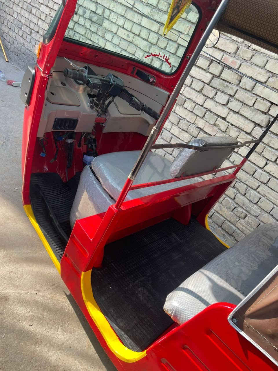 السلام عليكم 18 خير من الله معمره ومصبوغه عام التكتك بعد احلى من الصور السعر 6200 وبيها مجال مكاني بغداد الامين الثانيه ***********
