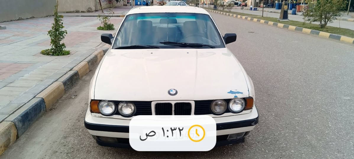 السلام عليكم
سياره BMW موديل 91 حجم 525

مسكر فانوس بلادي
 
كير ومحرك مكفول 

تبريد شغال ثلج

منظومه لايت LED جديد 
 
حداديه صدر امامي خلفي جديد 

تخم تاير جديد 

رقم واسط بأسمي 

سعر 47 ورقه 

صبغ جماليه فقط بدون ظربه

مكان الكوت مركز المدينه قرب ملعب الكوت 

***********
